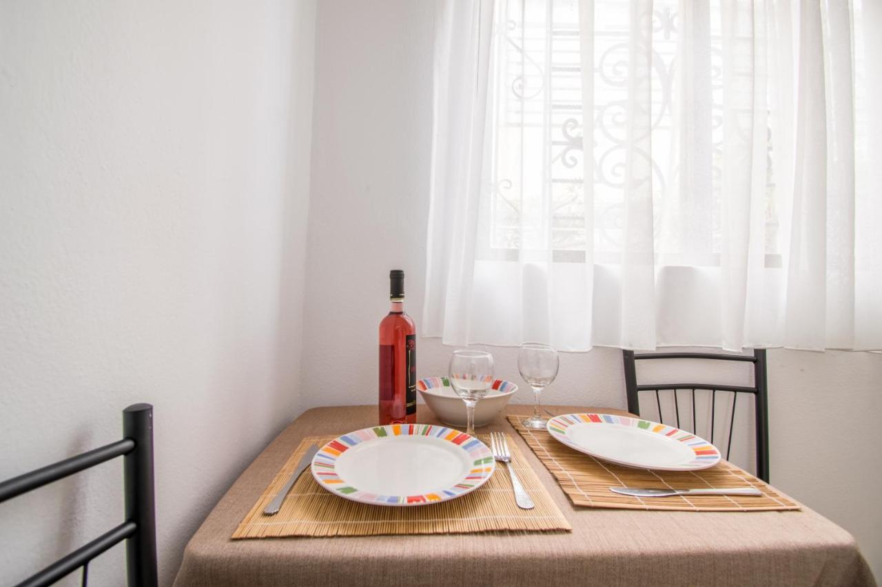 Jaune Apartment *